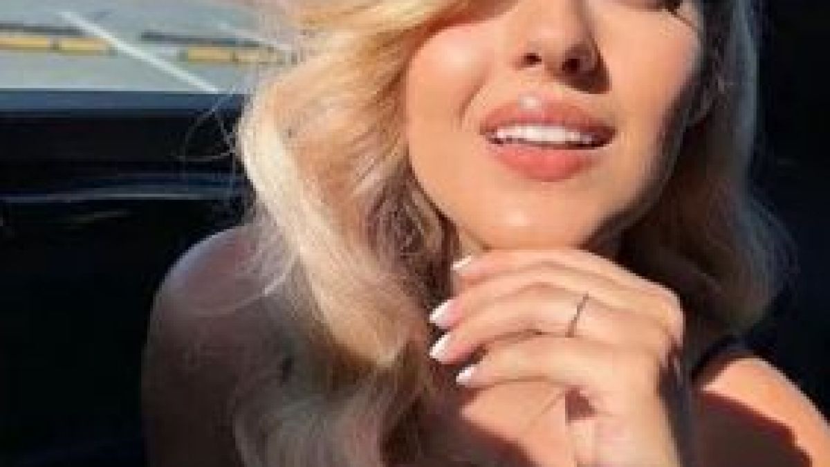 Щерката на Гала разголи бюст СНИМКА 18+ 