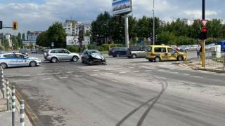 Тежка катастрофа окървави столичен квартал, има пострадали СНИМКИ