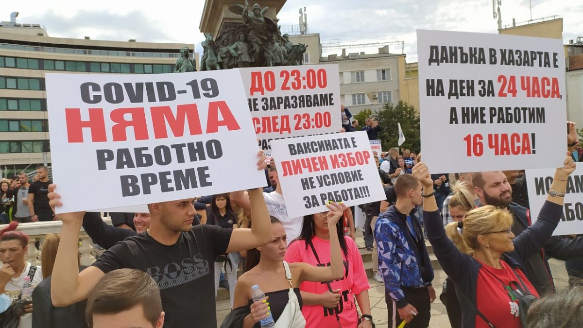 Недоволни столичани се струпват до НДК