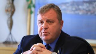Каракачанов за харвардците: Ако ще са сервилни към САЩ и ще узаконяват гей браковете, да се връщат в Канада