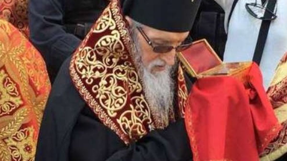 Сливенският митрополит се отметна за оставката 