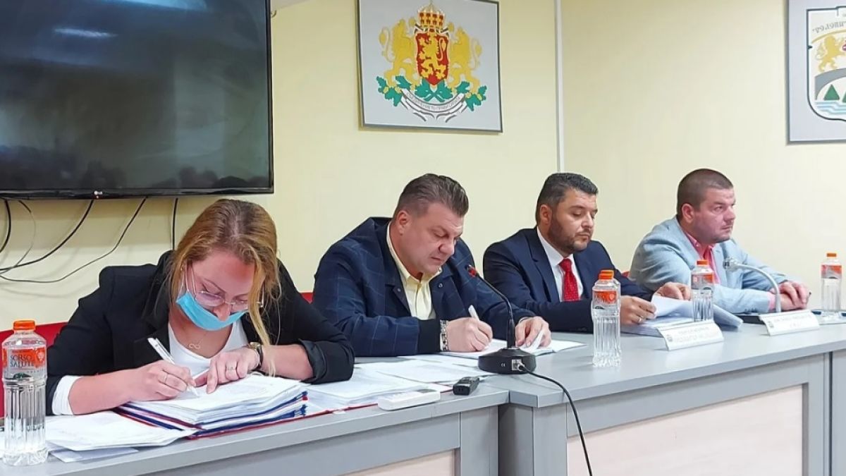 Пловдивчани в ступор: Човекът на харвардците в града с тежко политическо минало и скандални фирми