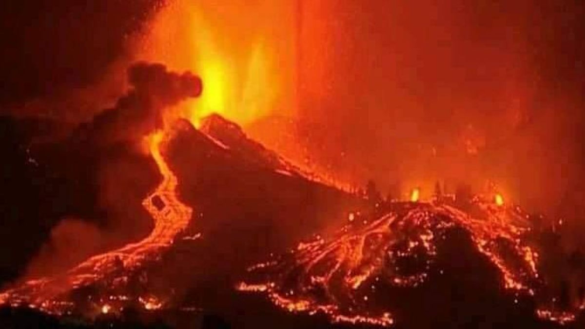 Ужас на Канарите: Лава погълна над 100 къщи ВИДЕО