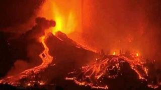 Ужас на Канарите: Лава погълна над 100 къщи ВИДЕО