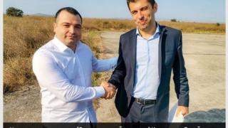 Димчев: Това ли е "почтеността" на новия спасител Кирил Петков СНИМКА