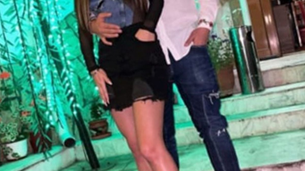 Ето я снахата на Деси Слава, показа си голите... СНИМКА