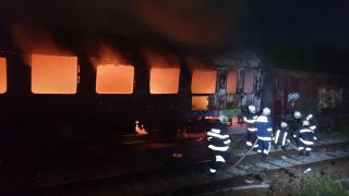 Умишлен палеж превърна във въглен вагон във Варна