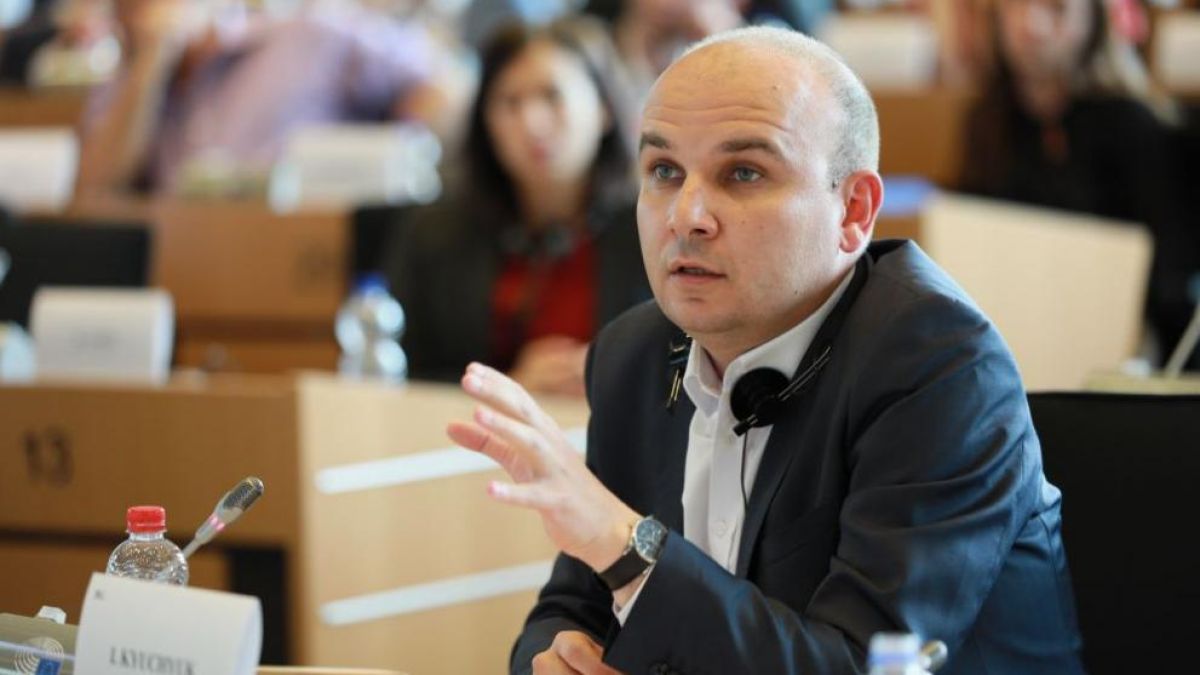 Евродепутатът Кючюк ексклузивно пред БЛИЦ: Целта на "Капитал" бе Пеевски да бъде унищожен!