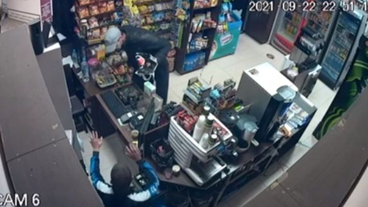 Сензационно ВИДЕО от нагъл въоръжен грабеж в Елин Пелин