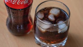 Кошмар: Мъж изпи 1,5 литра кока кола за 10 минути и умря