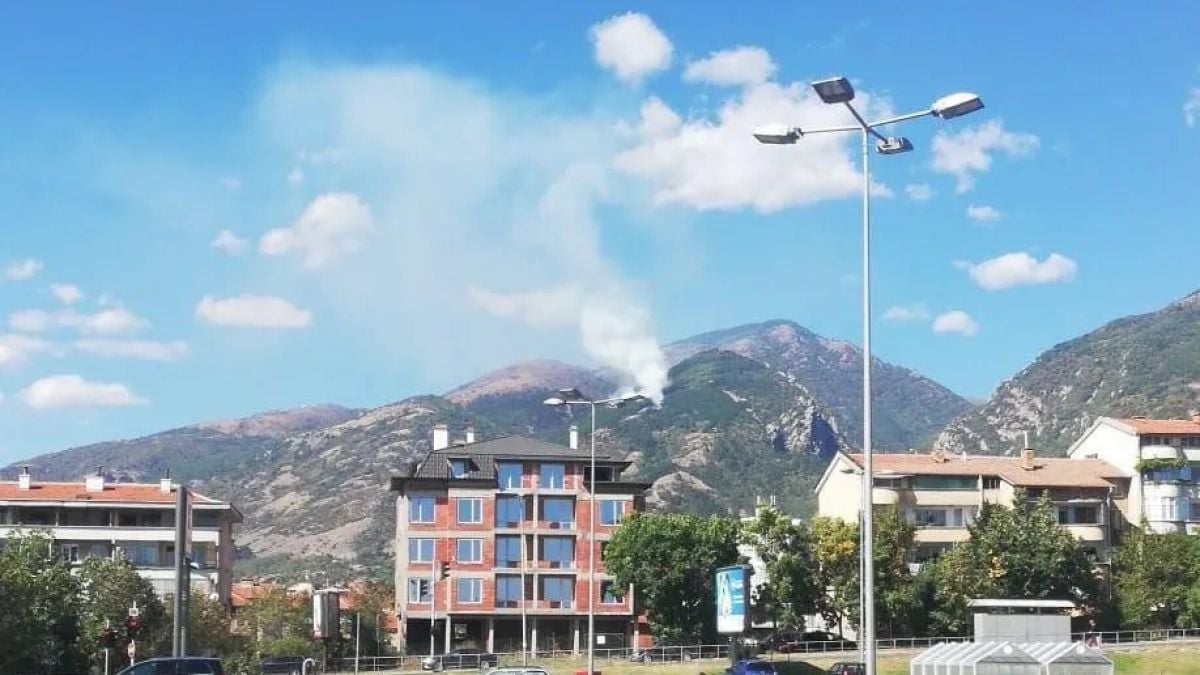 Балканът над Карлово пак гори! СНИМКИ