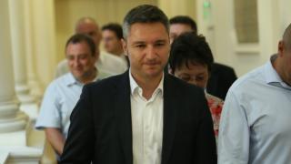 Вигенин извади на светло потайните цели на Петков и Василев, които използвали служебния кабинет да...