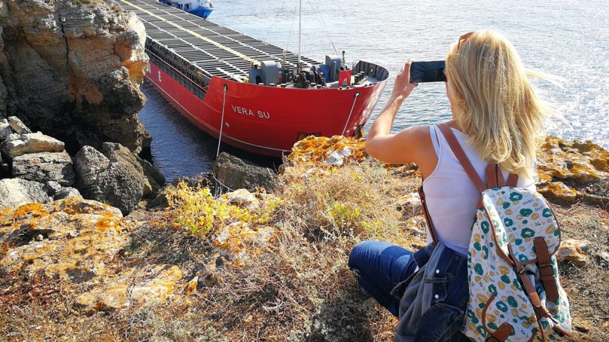 Не е за вярване какво се случва в резервата "Яйлата" заради заседналия кораб СНИМКИ