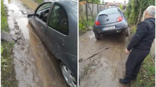 Земята се отвори и глътна кола в Перник ВИДЕО