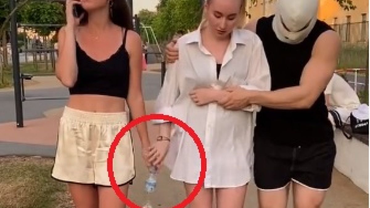 Те се блъснаха в нея, тя само ги погледна и веднага... ВИДЕО