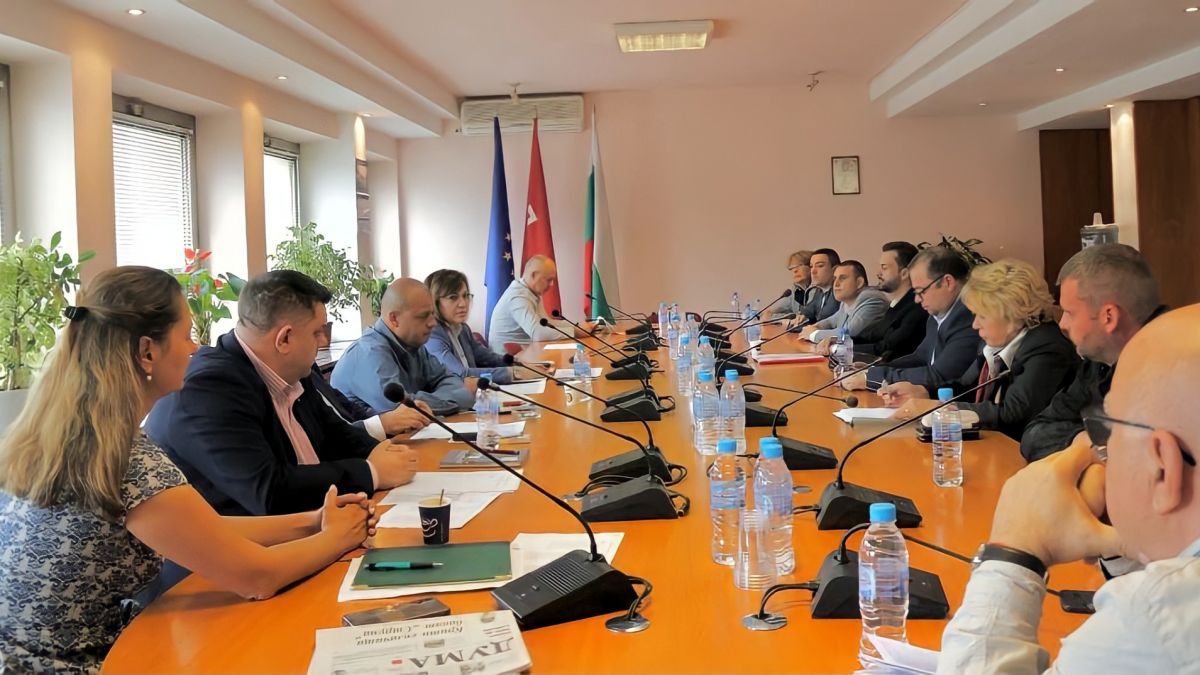 Нинова посече правителството за неадекватните мерки срещу високите цени, предлага 4 ключови решения 