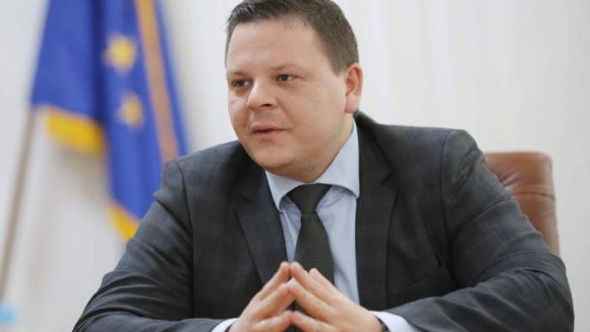 Транспортният министър за заседналия кораб до Камен бряг: Престъпна безотговорност!