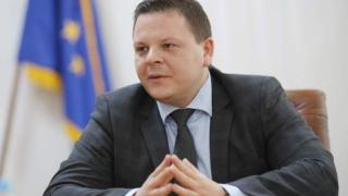 Транспортният министър за заседналия кораб до Камен бряг: Престъпна безотговорност!