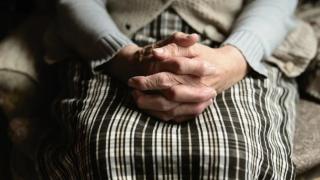 Заловиха 96-годишна германка, съдена за работата си в концлагер, избягала от съда 