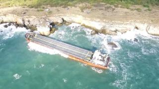 Вижте от птичи поглед заседналия край Камен бряг кораб ВИДЕО