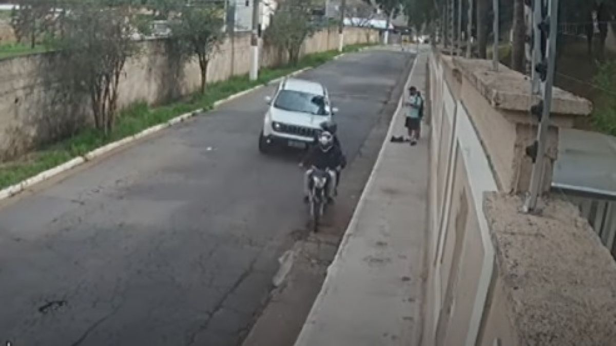 Шофьор прегази мотоциклетисти, а от полицията му благодариха за това ВИДЕО