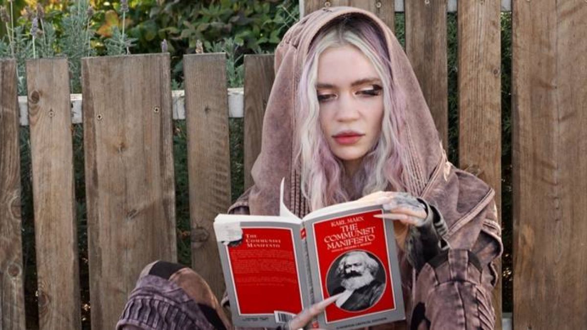 Не е истина с каква книга се разхожда бившата на Илон Мъск СНИМКИ