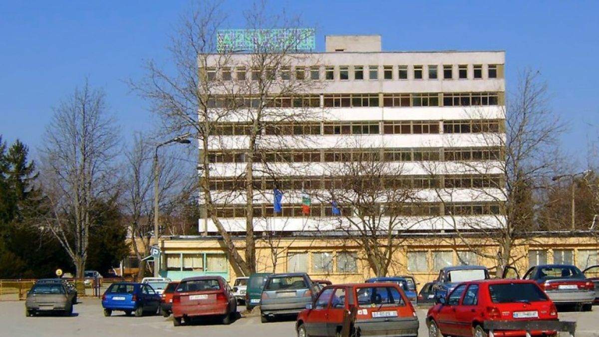 Започна ли се? Масови съкращения в най-големия оръжеен завод в Северна България