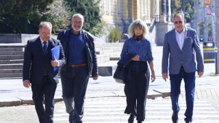 Неочаквано обявиха кой плаща кампанията на проф. Герджиков и полк. Митева СНИМКИ