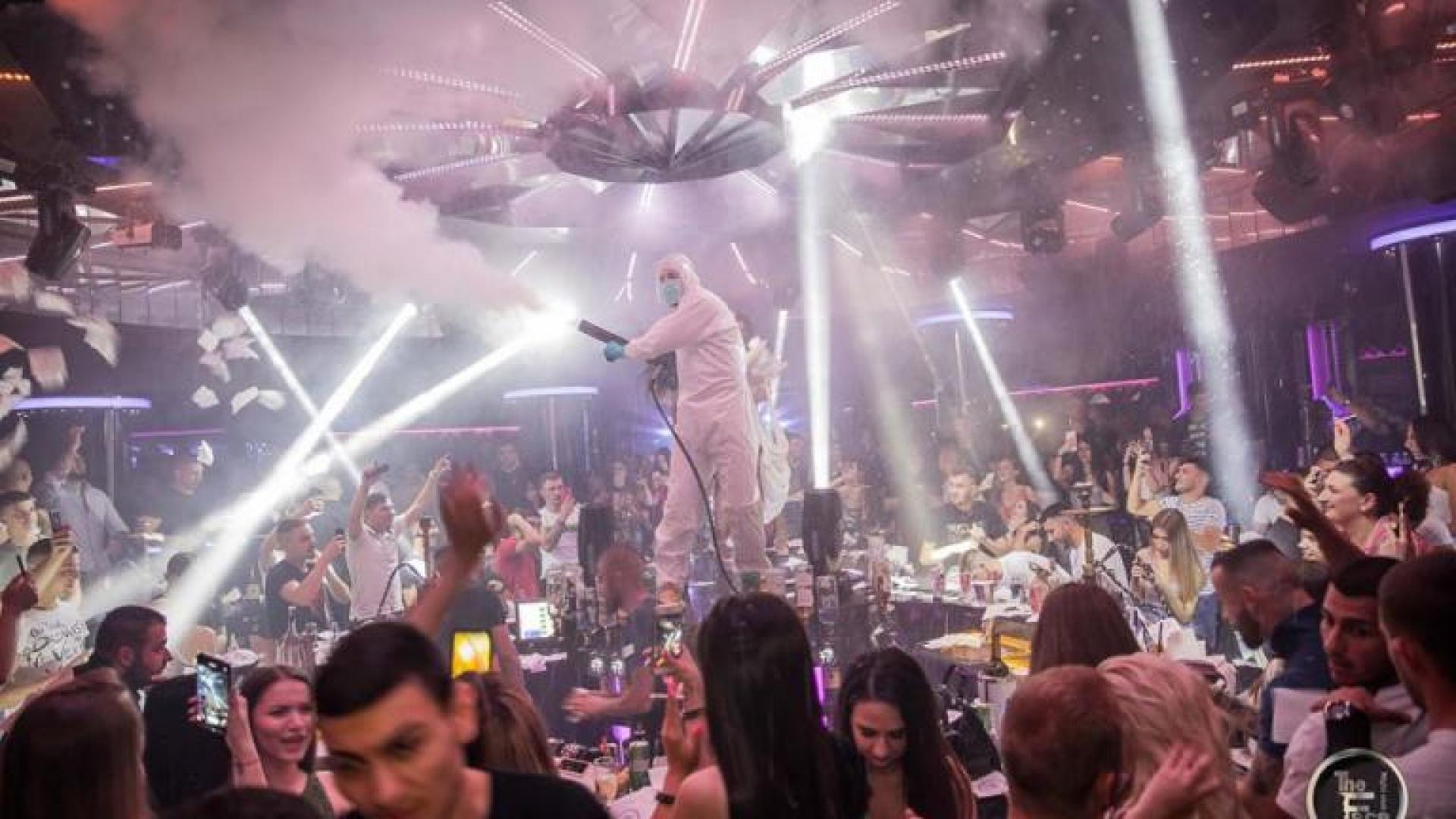 Купонът тече с пълна сила напук на К-19! Дискотеките в София се пукат по шевовете 