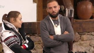 Любов кипи във "Фермата": Участник забрави за гаджето си, точи лиги по сексапилната Цвети
