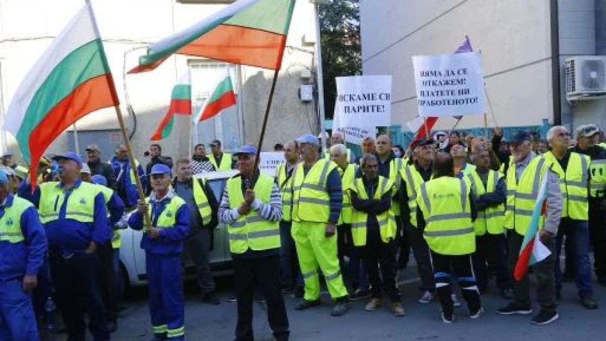 МРРБ клекна пред протестиращите служители от пътностроителния бранш