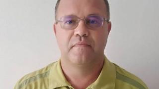 Наш доцент гей се жалва на Херо Мустафа след секс скандал с колега от нелеката си съдба