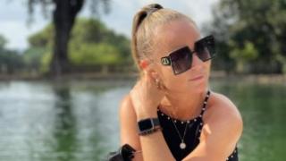 Ексдепутатка смая мрежата със загадъчни свои СНИМКИ  