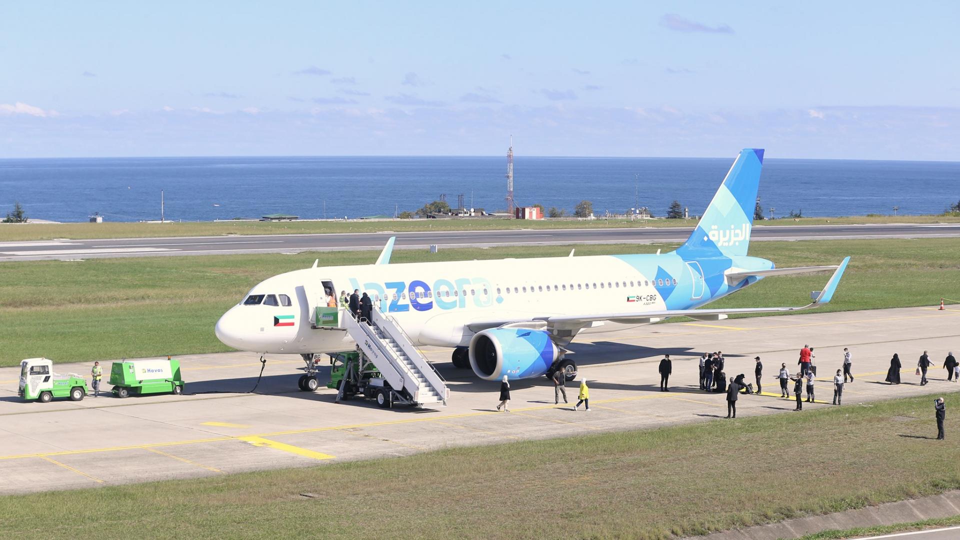 Извънредно! Самолет на Jazeera Airways кацна аварийно в Турция ВИДЕО