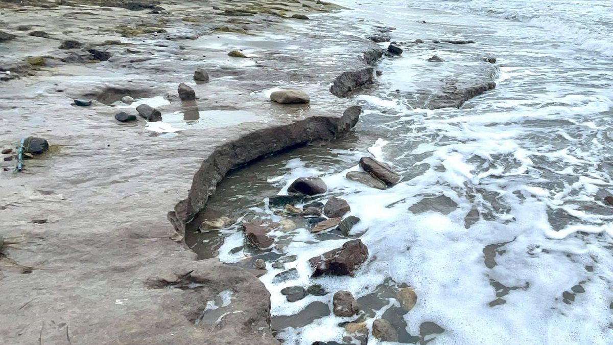 Морето направи големи поразии край Бургас, изчезна прочут плаж 
