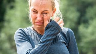 Фризьорка завеща презерватив на "Фермата" и се... СНИМКИ