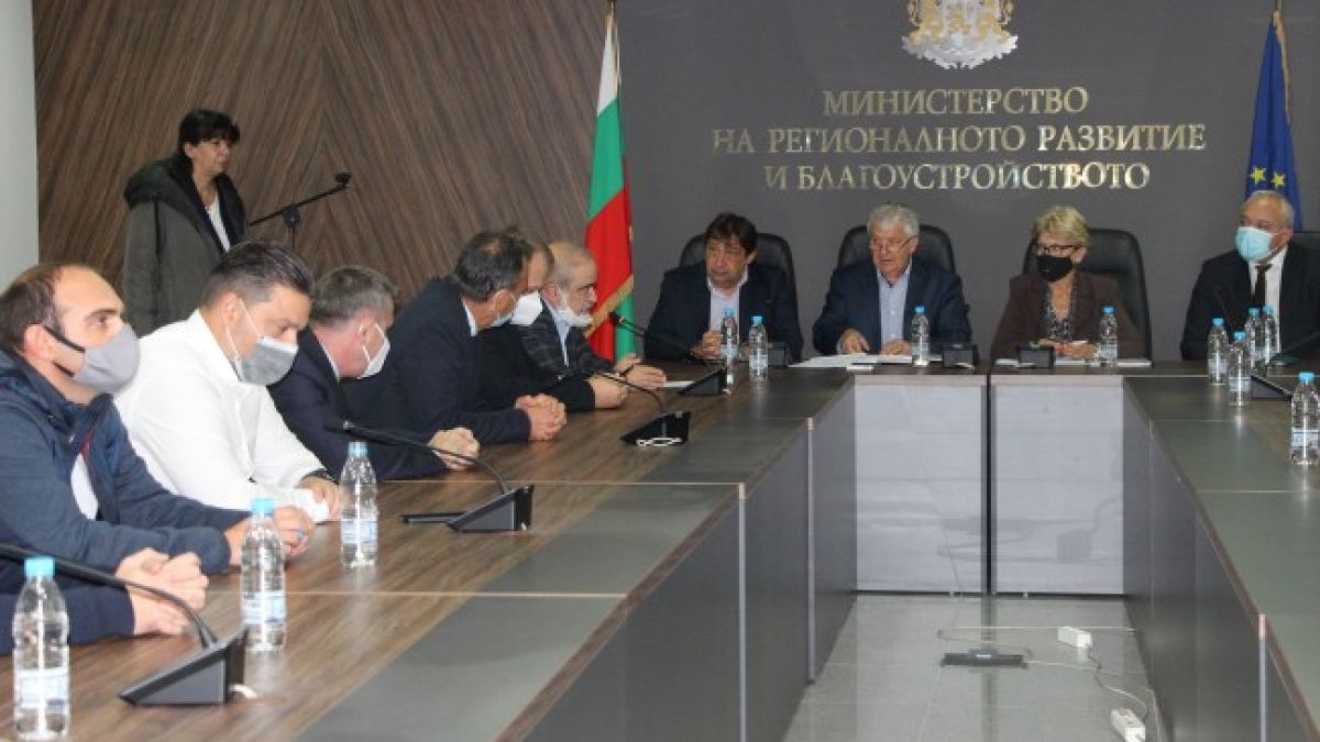 Комитова и пътищарите сключиха примирие, зимното почистване е осигурено
