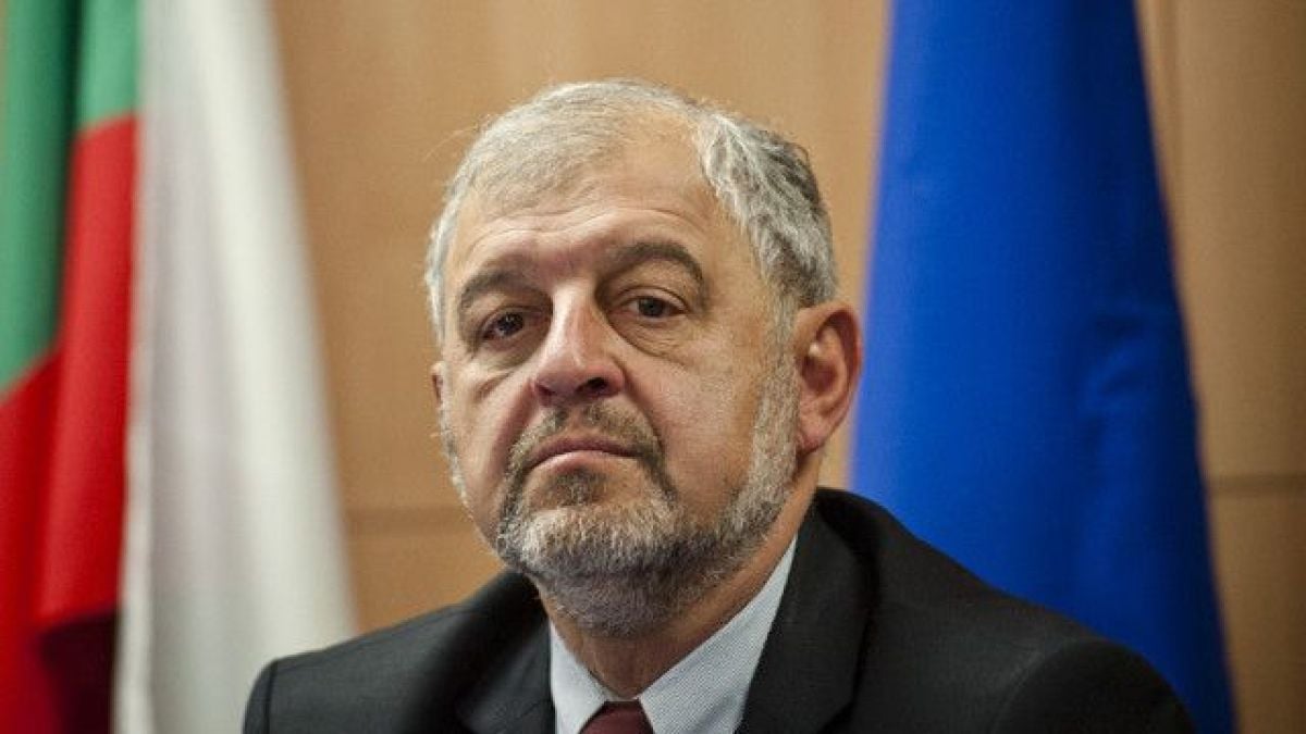 Проф. Иван Илчев: Старите вълци ще сгризкат симпатягите Петков и Василев 