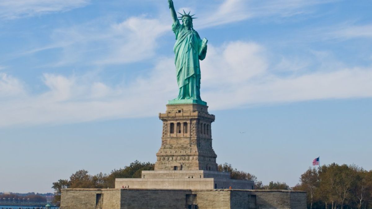 US учени: До 2050-а Статуята на свободата и Бъкингамския дворец ще са под вода 