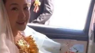 Крехка булка, накичена с 60 кила злато, смая мрежата СНИМКИ