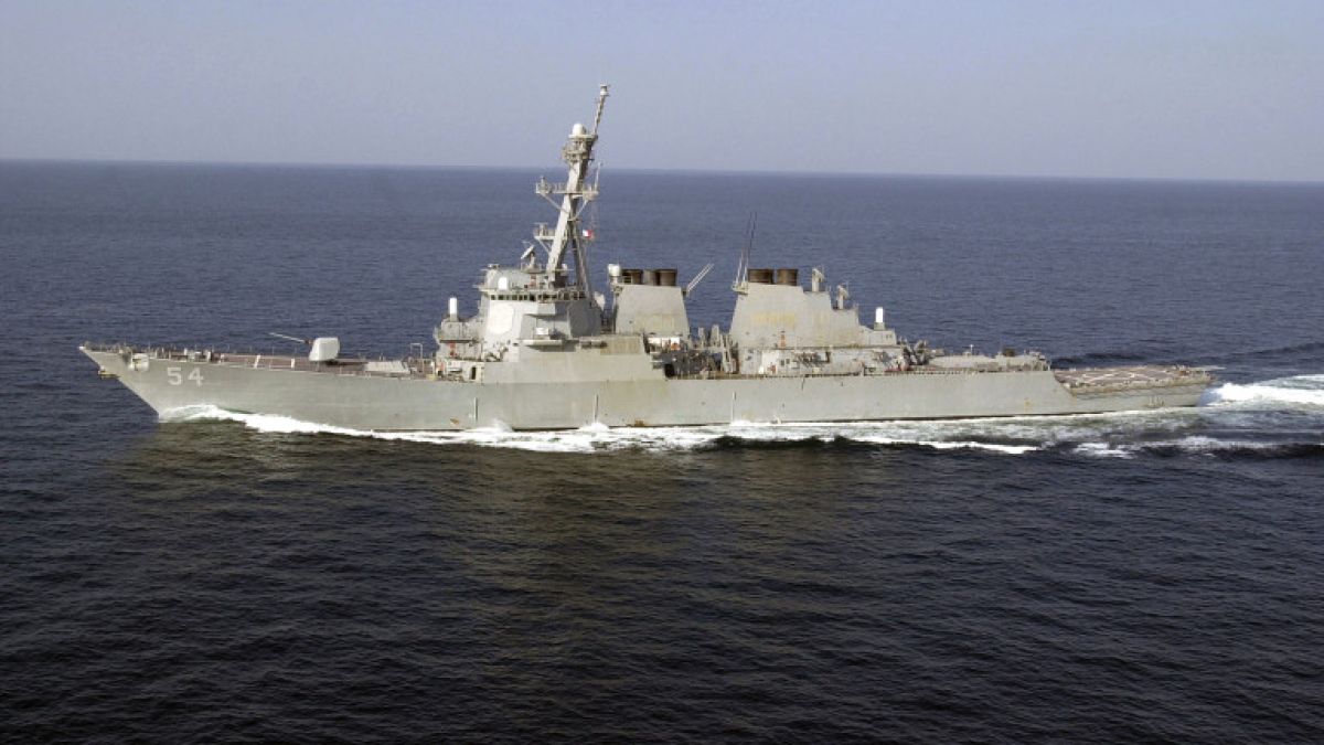 "Случка" между US разрушител и руски кораб край Владивосток