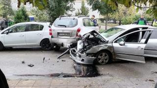 Бесен екшън в Разград: Мъж бяга от полицията, взе на таран две патрулки и 3 коли ВИДЕО