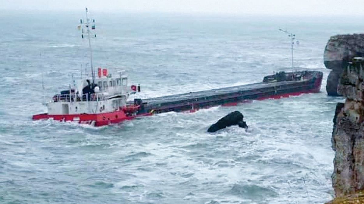 Екокатастрофата край Камен бряг вече е факт, отровите се разтварят във водата
