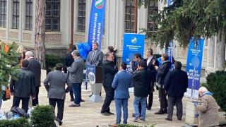 Не е за вярване колко души има на предизборните събития на ДБ СНИМКИ