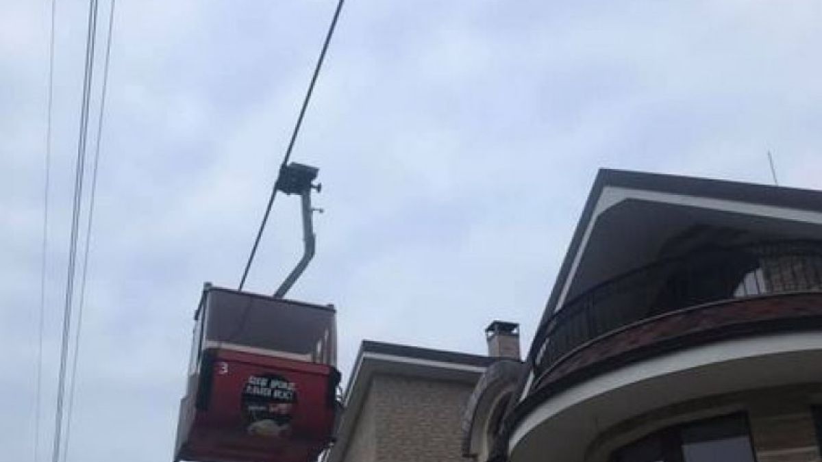 Баровска къща изникна като гъба под кабинките на Симеоновския лифт СНИМКА