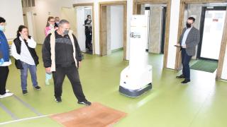 Робот с UV-C лъчи се включва в борбата на лекарите от МБАЛ „Свети Мина“ срещу вирусите