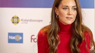 Пестеливата херцогиня Кейт изуми света със секси пола за 25 долара и... СНИМКИ