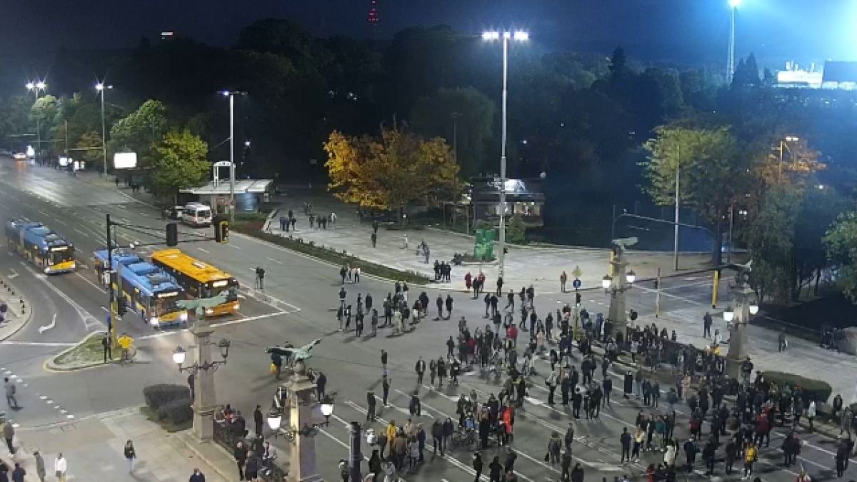 Напрежението на К-19 протестите в София отново ескалира! Този път на Орлов мост ВИДЕО