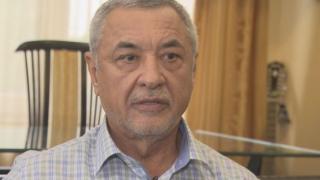 Валери Симеонов показа дома, в който живее под наем в София 