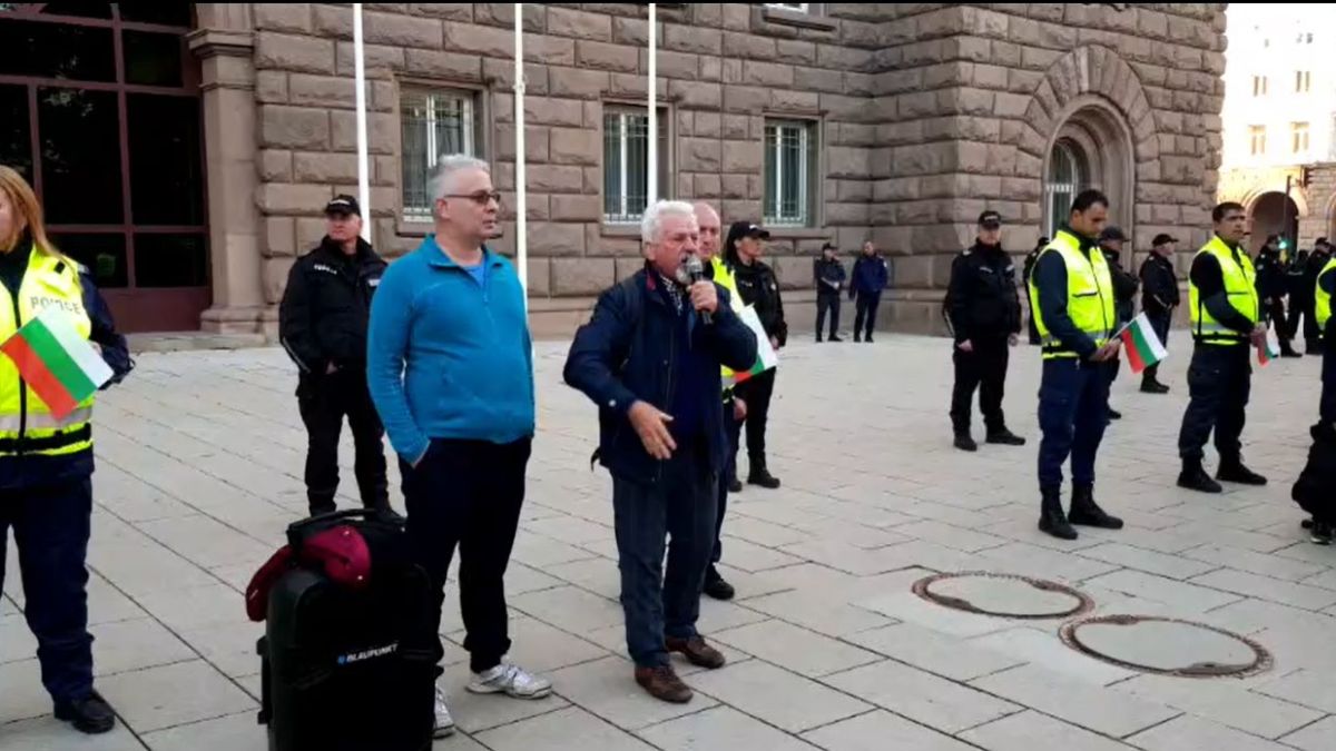 Нови К-19 протести сковаха страната ВИДЕО
